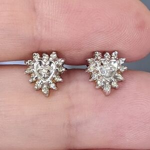 10K solid gold diamond cluster heart stud earrings
